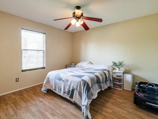 Building Photo - 1435 Greenbrook Dr