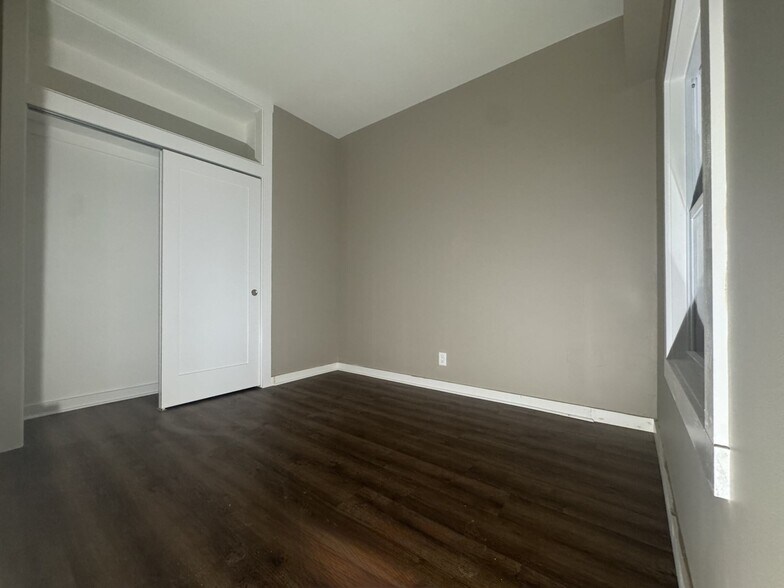 Building Photo - 944 Dorchester Ave