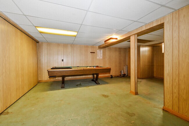 Building Photo - 6238 W 63rd St