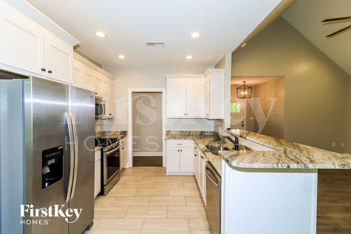 Building Photo - 71 Emily Cove