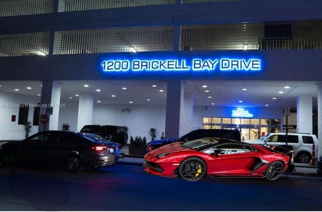 Building Photo - 1200 Brickell Bay Dr