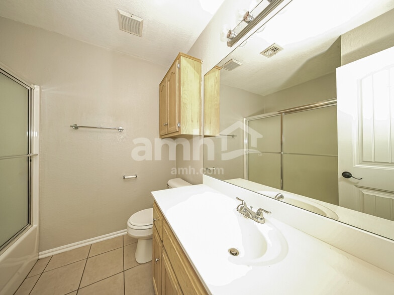 Building Photo - 1424 SW 23rd St