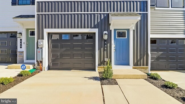 Building Photo - 466 Still Feather Ave