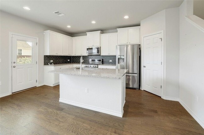 Building Photo - 15801 Crissom Ln