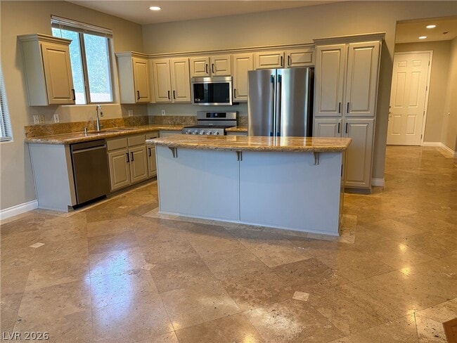 Building Photo - 2406 Paveene Ave