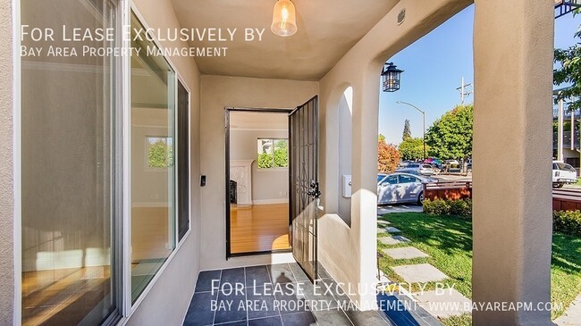 Building Photo - 146 Roosevelt Ave