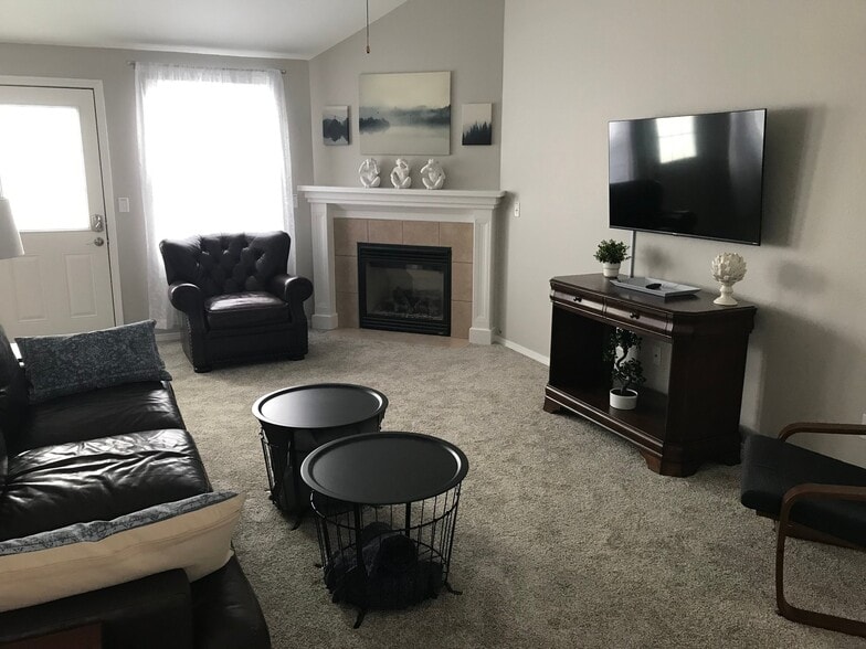 Building Photo - 725 W Juan Tabo Ln