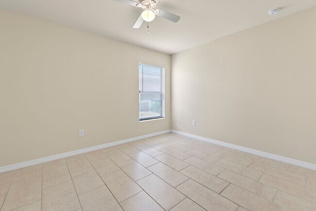 Building Photo - LB - Newly Constructed 3 bed 2 bath duplex with garage.