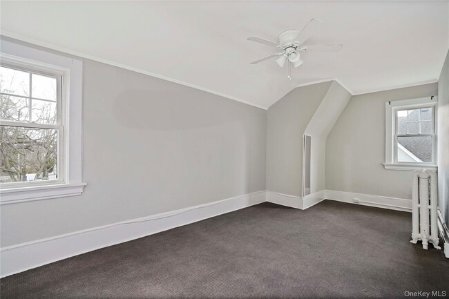 Building Photo - 9 Ridgeview Ave