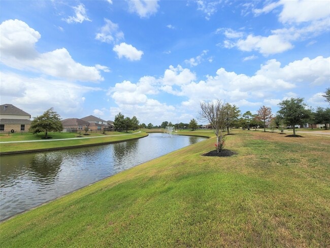 Building Photo - 15410 Hazel Thicket Tr