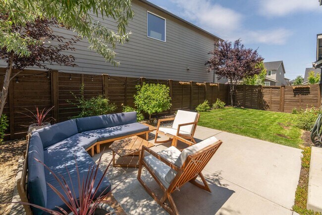 Building Photo - 20581 SE Evian Ave