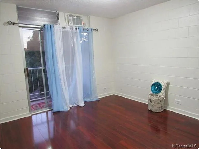 Building Photo - 708 Palani Ave