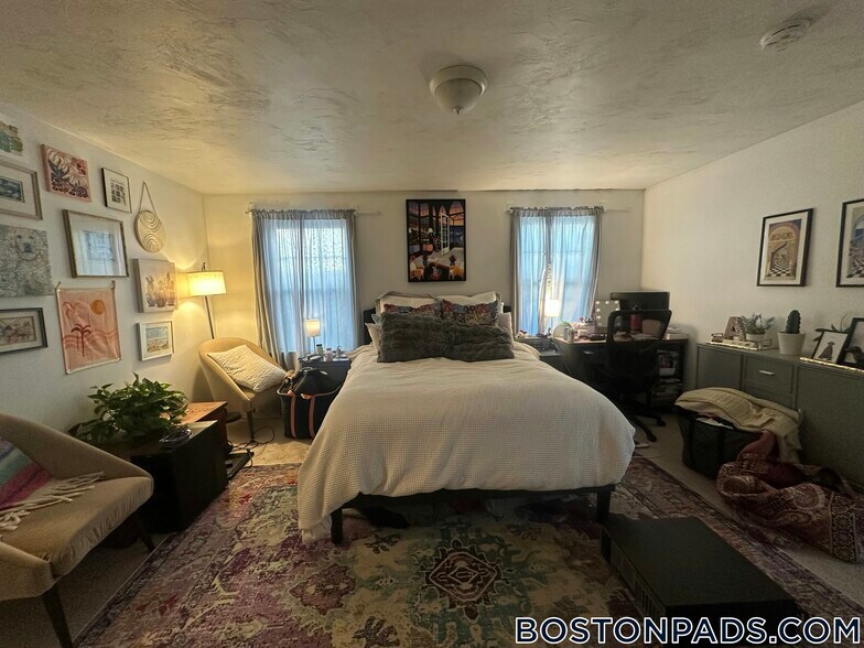 Building Photo - 174 Calumet St