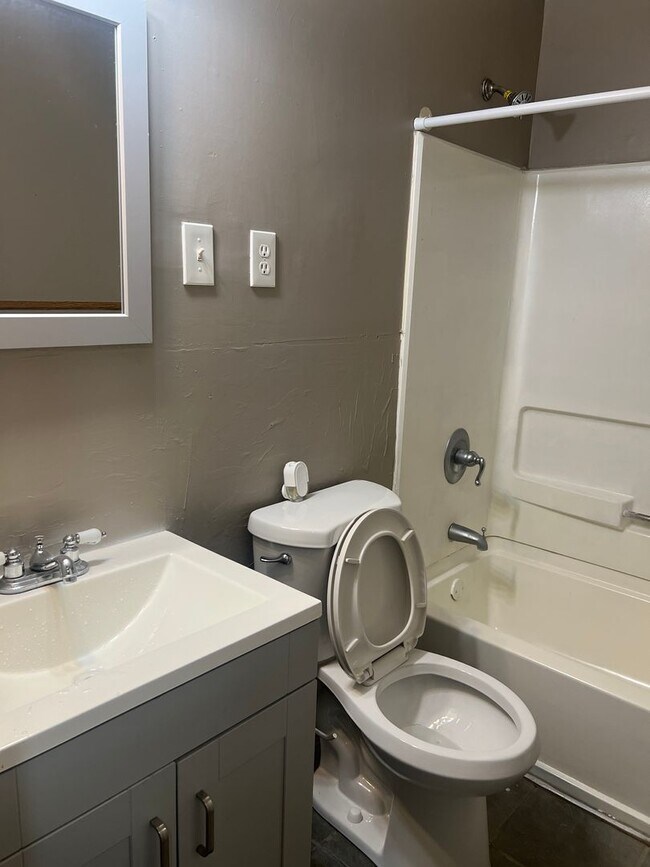 Building Photo - 1505 N Tuxedo St