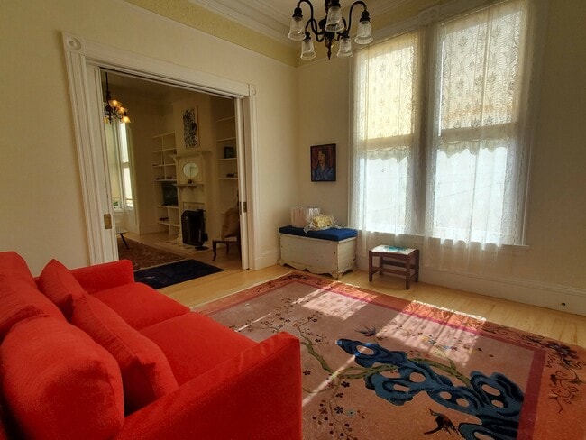 Building Photo - 244 Diamond St