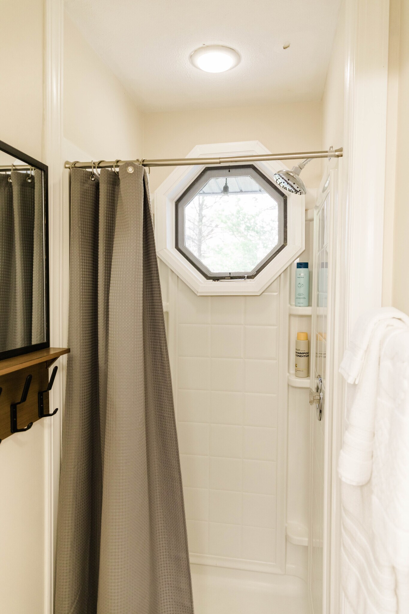 Building Photo - 39 Southwicke Dr