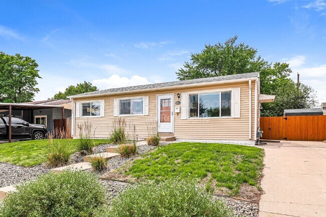 Building Photo - 1611 S Julian Way