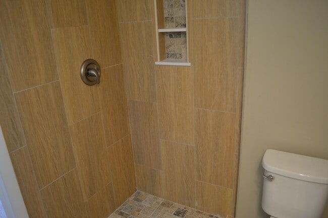 Building Photo - 122 Seaside Ave