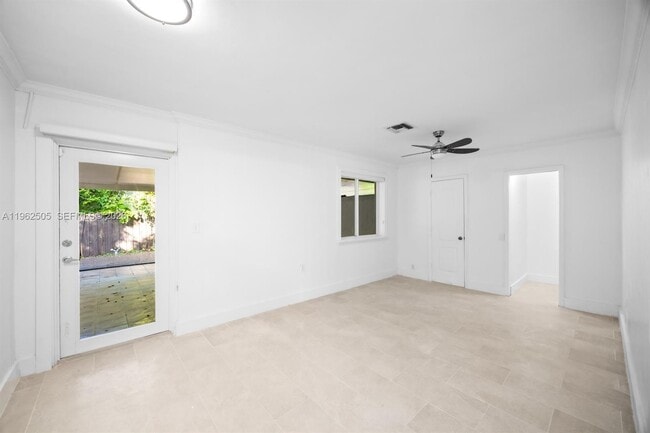 Building Photo - 4400 SW 9th Ln