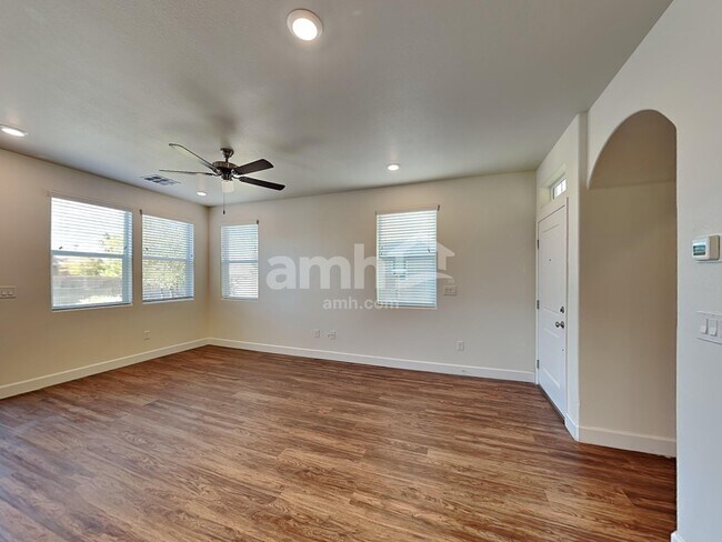 Building Photo - 1506 Garden Swing Ave