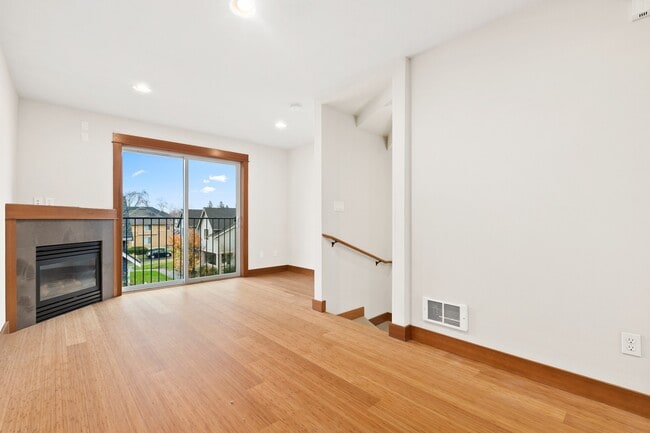 Building Photo - Immaculate West Seattle Townhome
