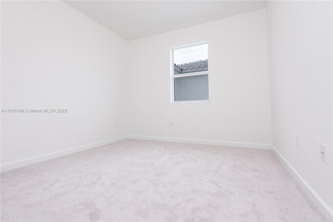 Building Photo - 2636 SE 8th Ct