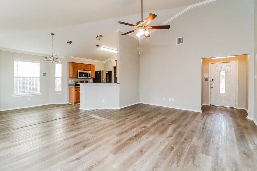 Building Photo - 2105 Pacino Dr