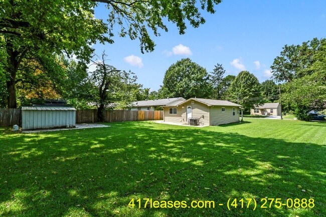 Building Photo - 2518 N Weller Ave