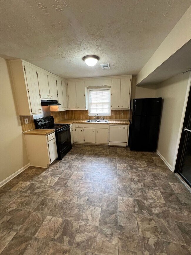 Building Photo - 413-415 Lexington Drive