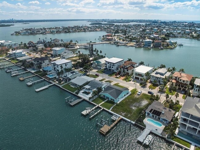 Building Photo - 828 Bay Point Dr