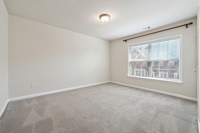 Building Photo - 6043 China Rose Ln