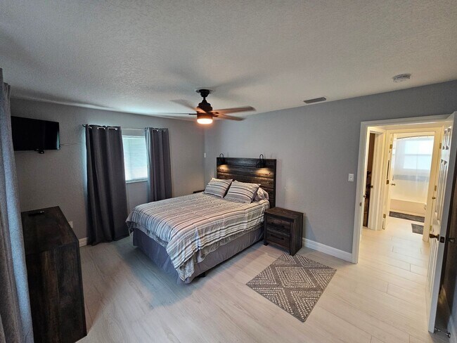 Building Photo - 1880 S Mandarin Terrace