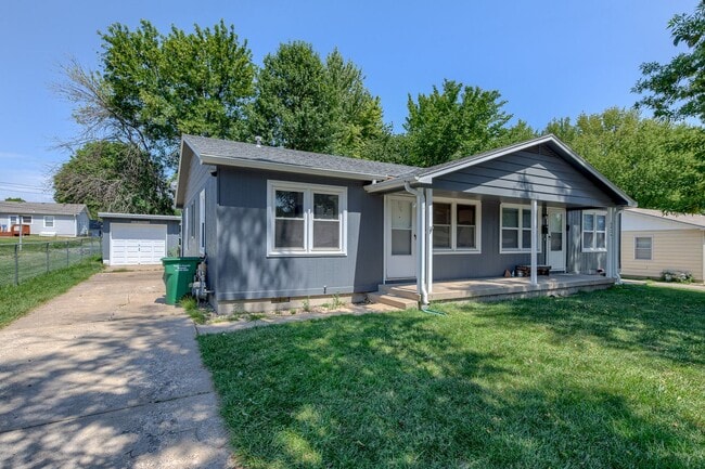 Building Photo - 602 SE 5th St