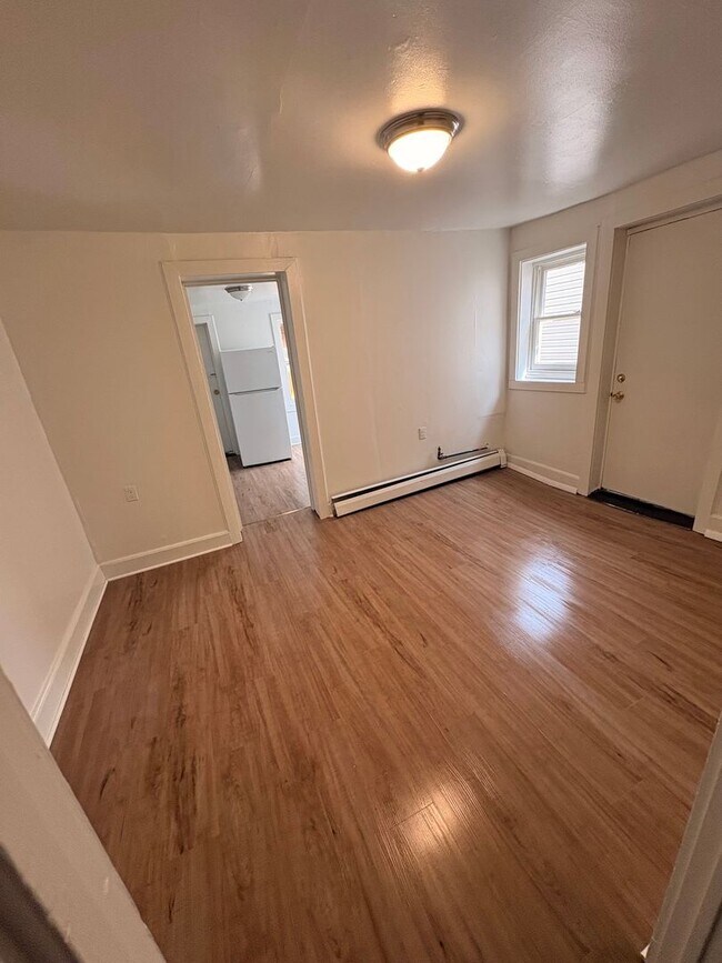 Building Photo - 2nd Floor 3 Bedroom Apartment in Downtown York City