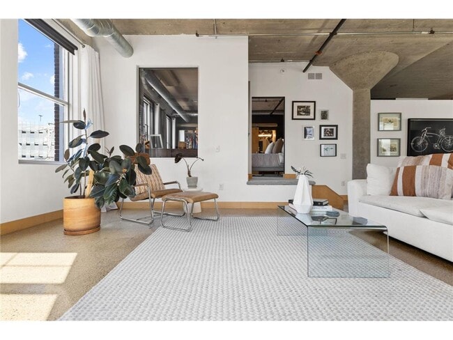 Building Photo - 918 N 3rd St