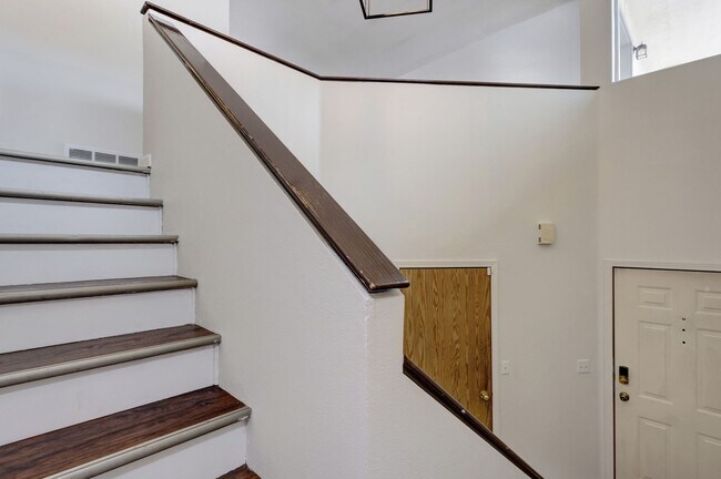 Building Photo - East Anchorage Home Near Trails & Parks; W/D in unit, Garage, Fenced Yard; Quick Access to JBER