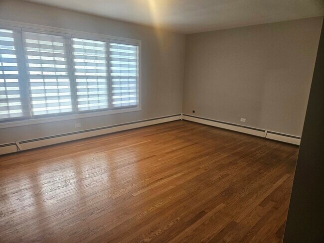 Building Photo - 863 N Northwest Hwy