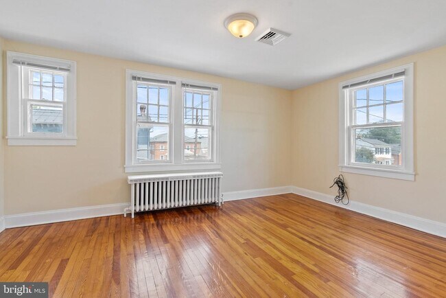 Building Photo - 117 W Cork St