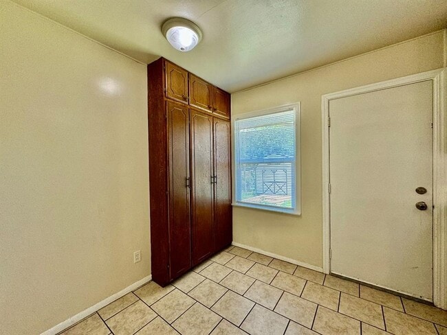 Building Photo - 3222 N Holman Ct