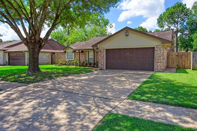 Building Photo - 3519 Saratoga Dr