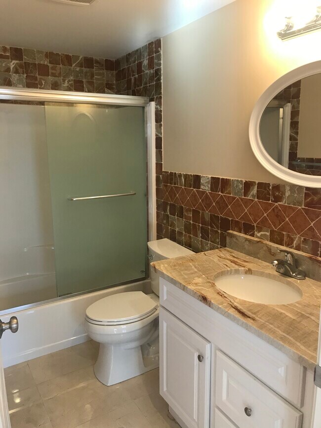 Building Photo - 35 Governor St