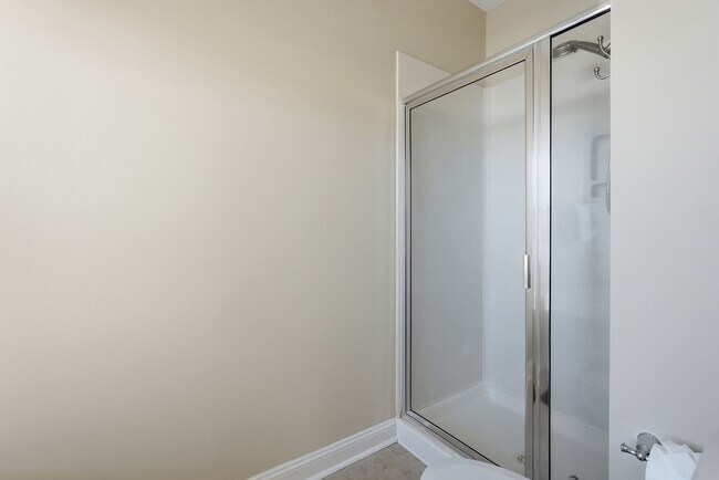 Building Photo - 313 Lakeview Dr
