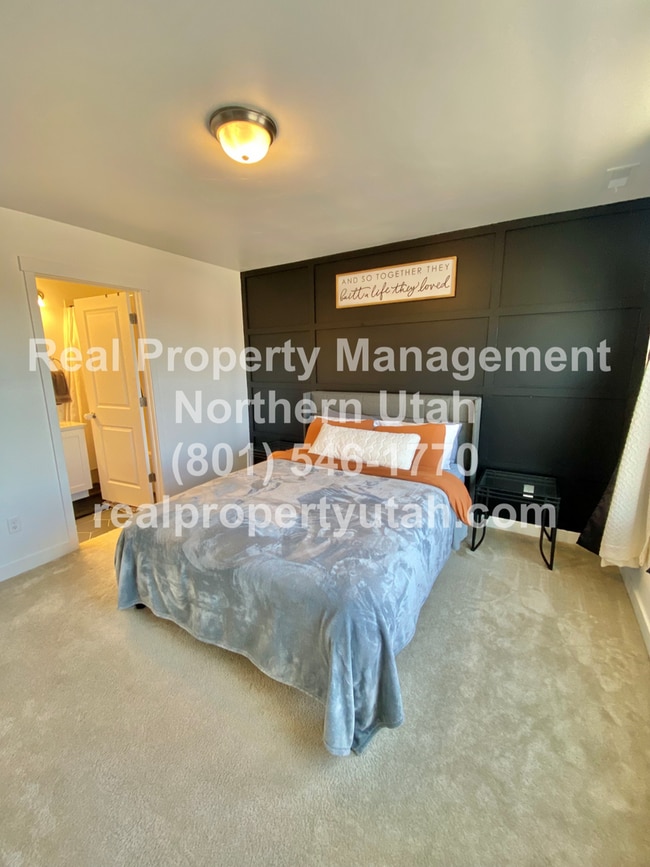 Building Photo - 3 Bed 3.5 Bath Layton Townhome Coming Soon!