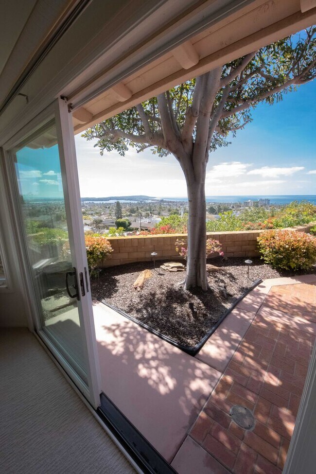 Building Photo - Amazing La Jolla North PB home with panoramic views of the ocean, bay and downtown