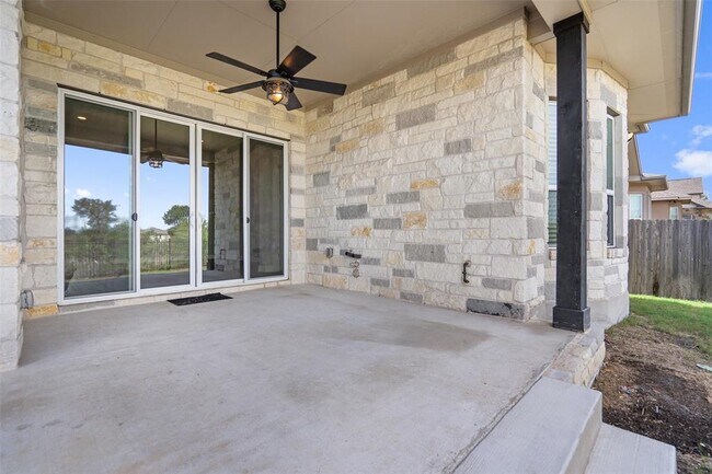 Building Photo - 5004 Mandevilla Dr