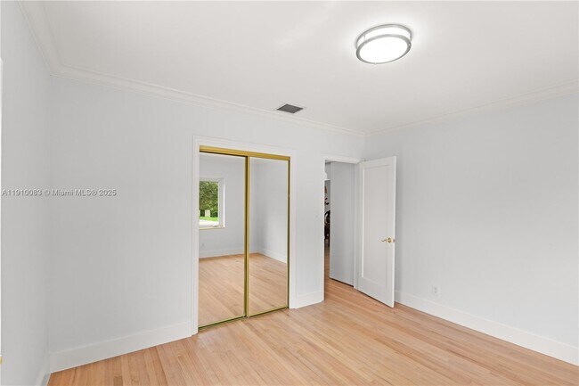 Building Photo - 3018 Coconut Grove Dr