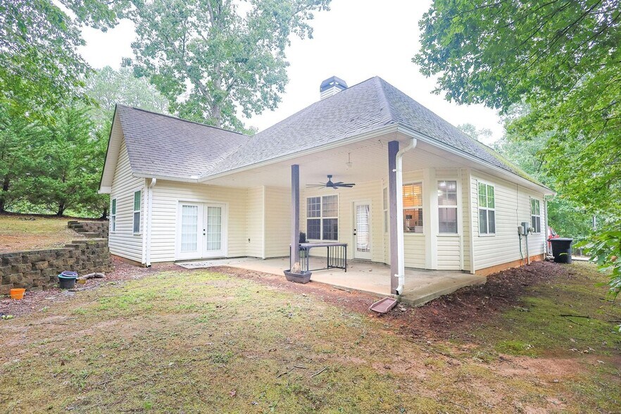 Building Photo - 3315 Lakeview Pkwy