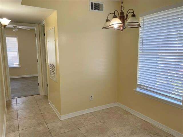 Building Photo - 213 Rosebud St