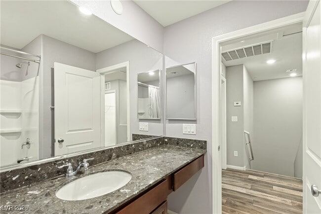 Building Photo - 2808 Alenga St