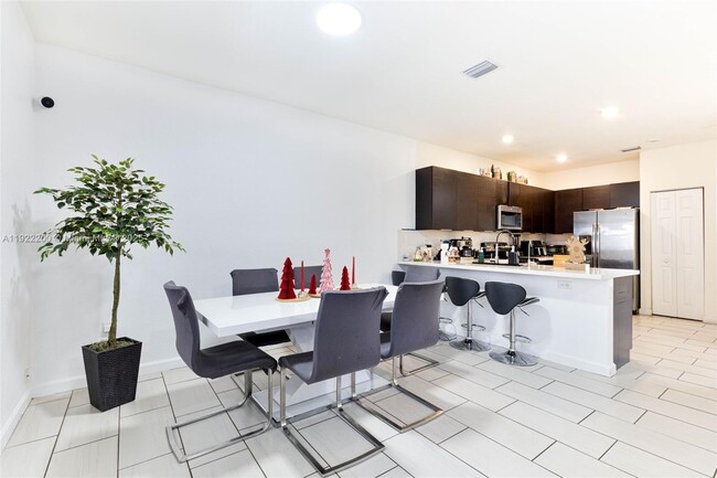 Building Photo - 15070 SW 119th Ln